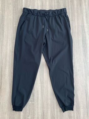 LULULEMON On the Fly Jogger Luxtreme Black. Size 12